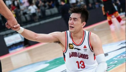 缺席广州NBA季前赛！郭艾伦宣称专心康复却上综艺踢球，球迷：退役吧