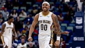 状态火热！布鲁斯-布朗半场7投5中&amp;罚球2中2 得到14分2板2断