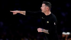 开云平台-雷迪克称赞球队收官表现：最后时刻我们沉着冷静且有执行力